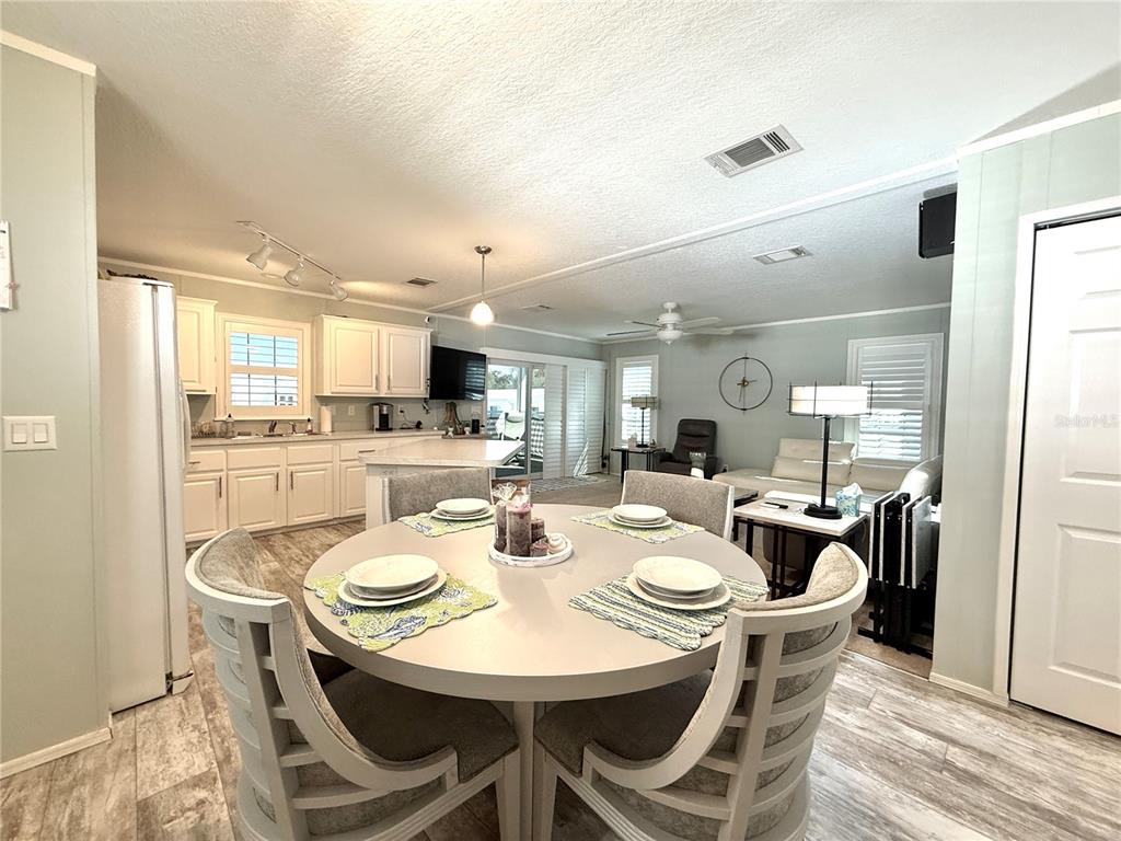 124 E SAINT ANNES CIRCLE, APOLLO BEACH, FL — photo 5 of 25