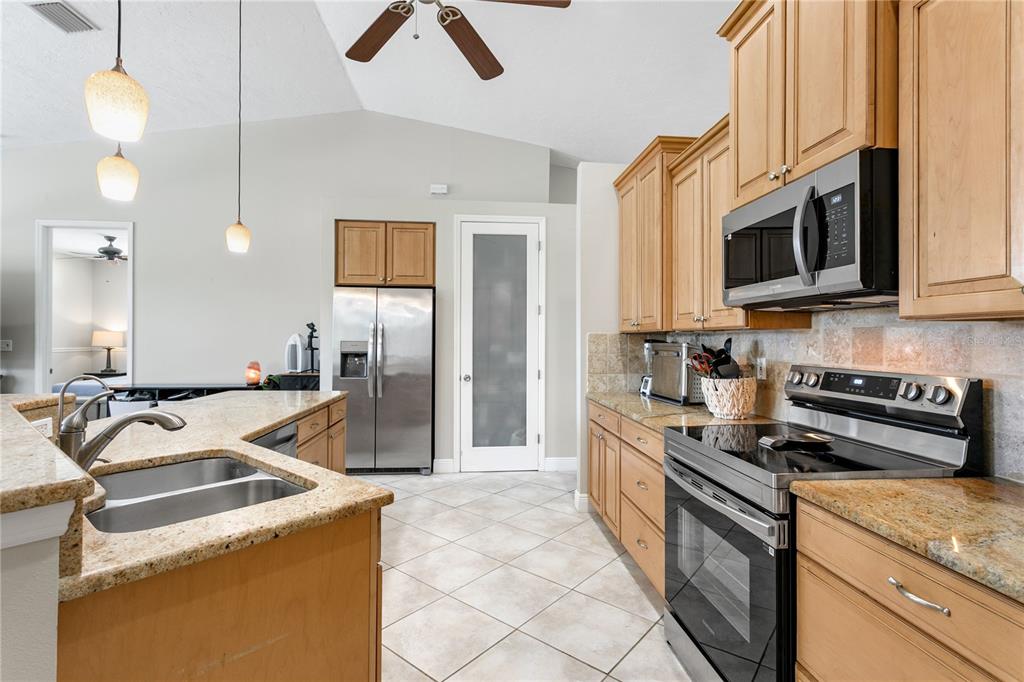 601 HAMLIN STREET, NOKOMIS, FL — photo 4 of 19
