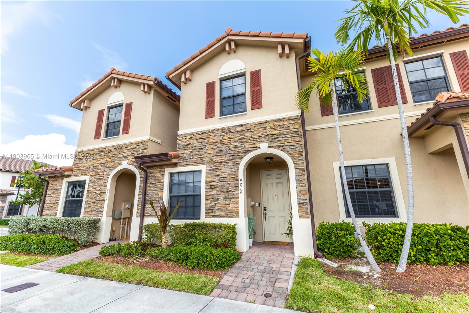 9214 W 33rd Ln, Hialeah FL 33018