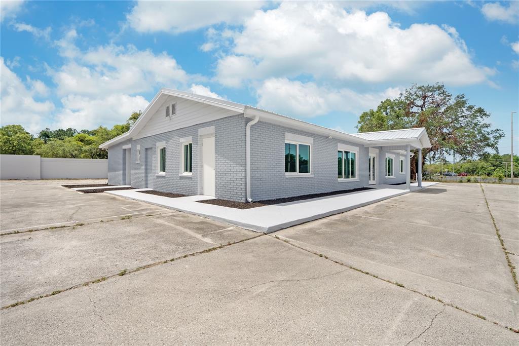 3248 COMMERCIAL WAY, SPRING HILL, FL — photo 2 of 30