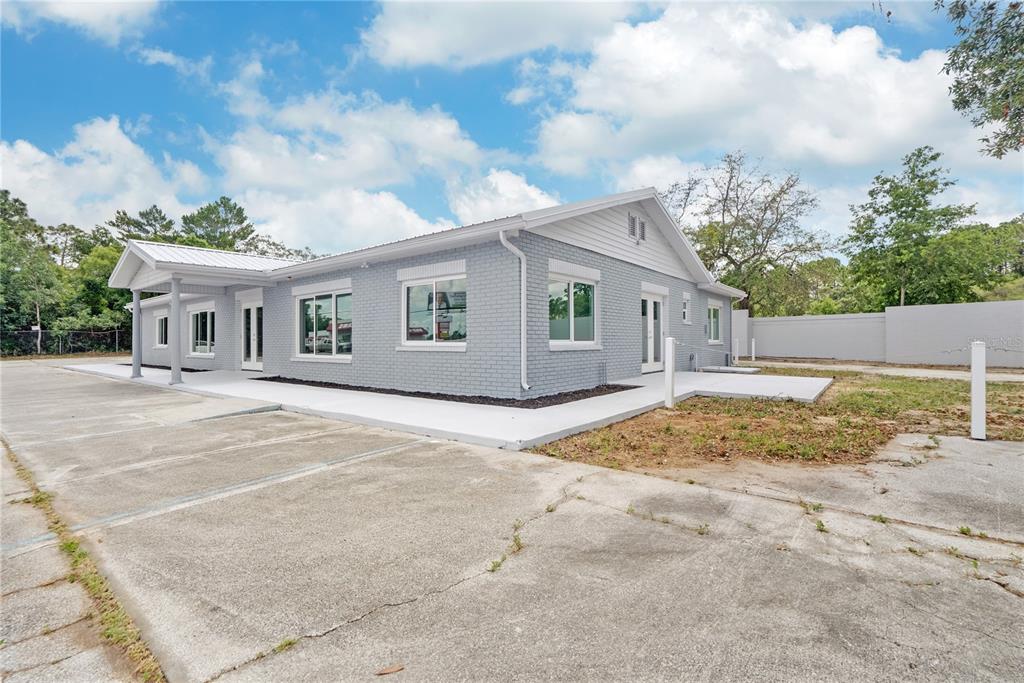 3248 COMMERCIAL WAY, SPRING HILL, FL — photo 3 of 30