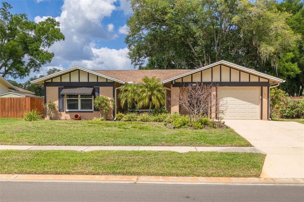2113 CROWSNEST DRIVE