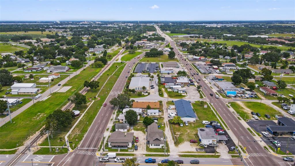 19 W EAGLE AVENUE, EAGLE LAKE, FL — photo 4 of 25