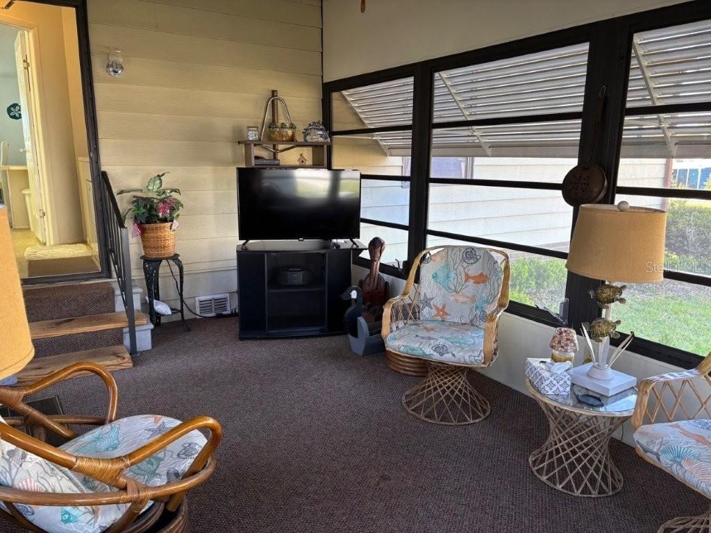 617 WEBB WAY, LADY LAKE, FL — photo 2 of 15