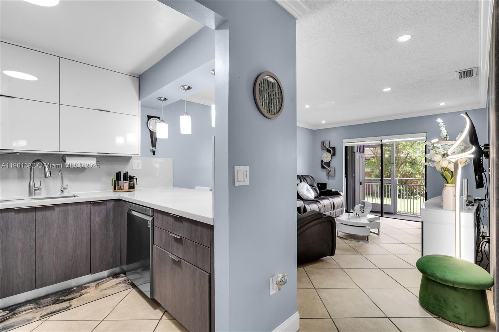 8425 NW 8th St # 109, Miami FL 33126