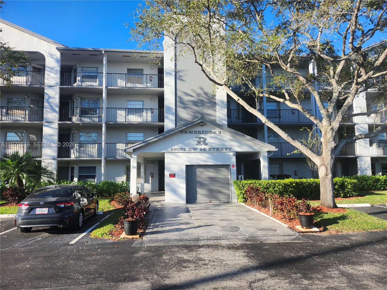 12501 SW 14th St # 311R, Pembroke Pines FL 33027