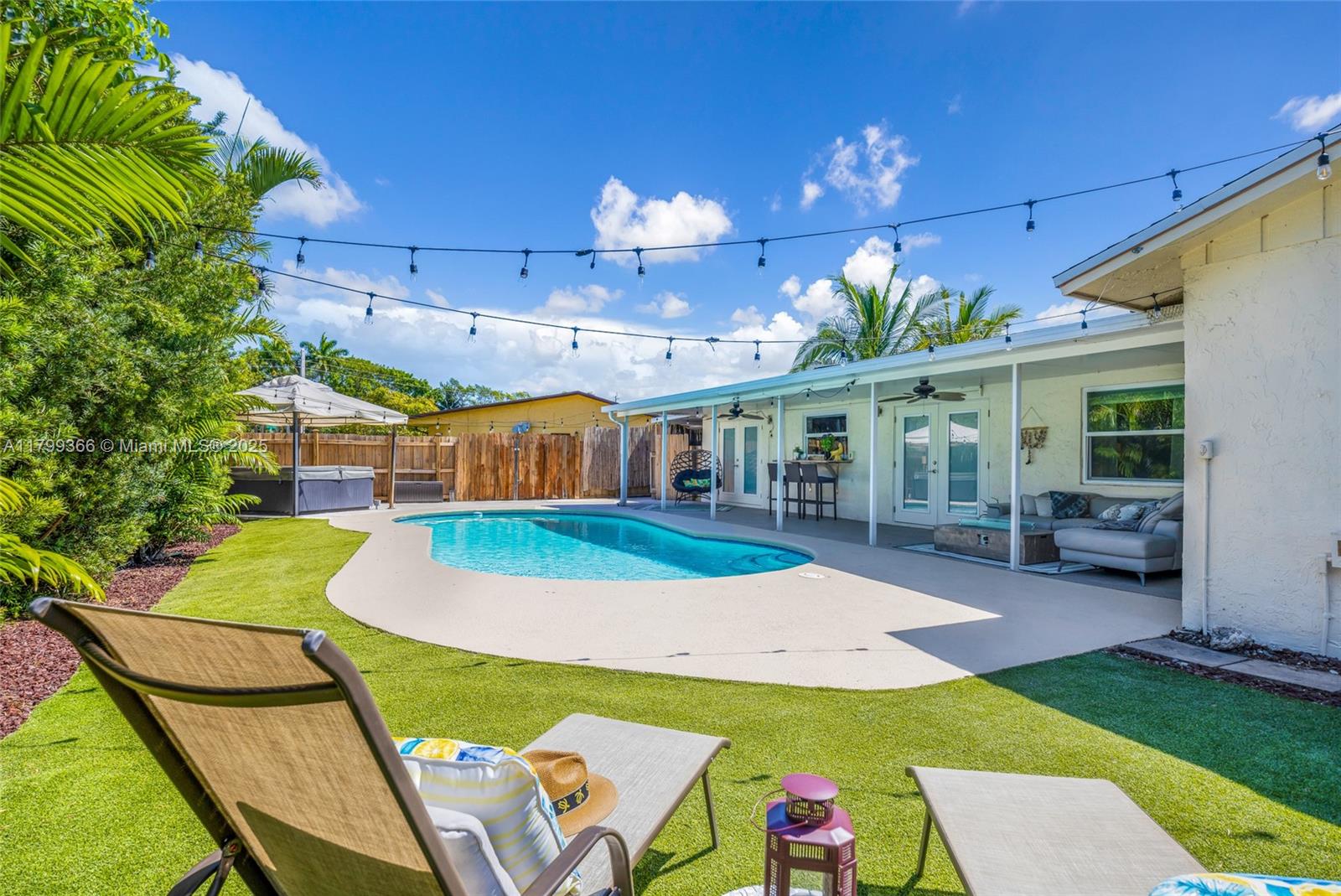 6847 NW 24th Way, Fort Lauderdale FL 33309