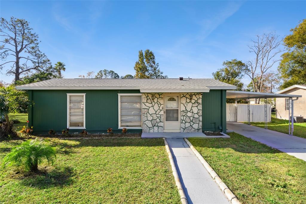 962 SAXON BOULEVARD