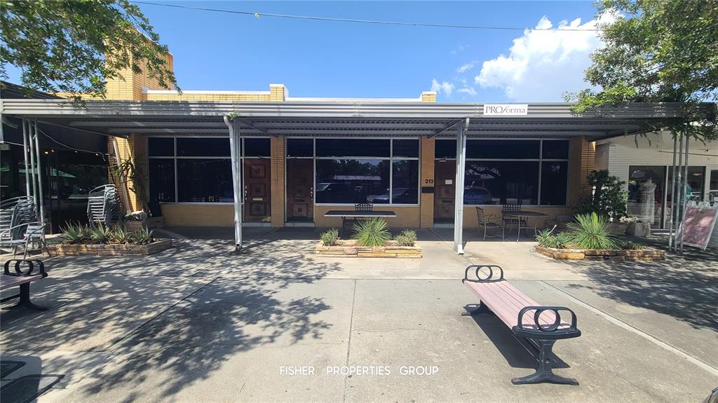 211-213 E DAVIS BOULEVARD