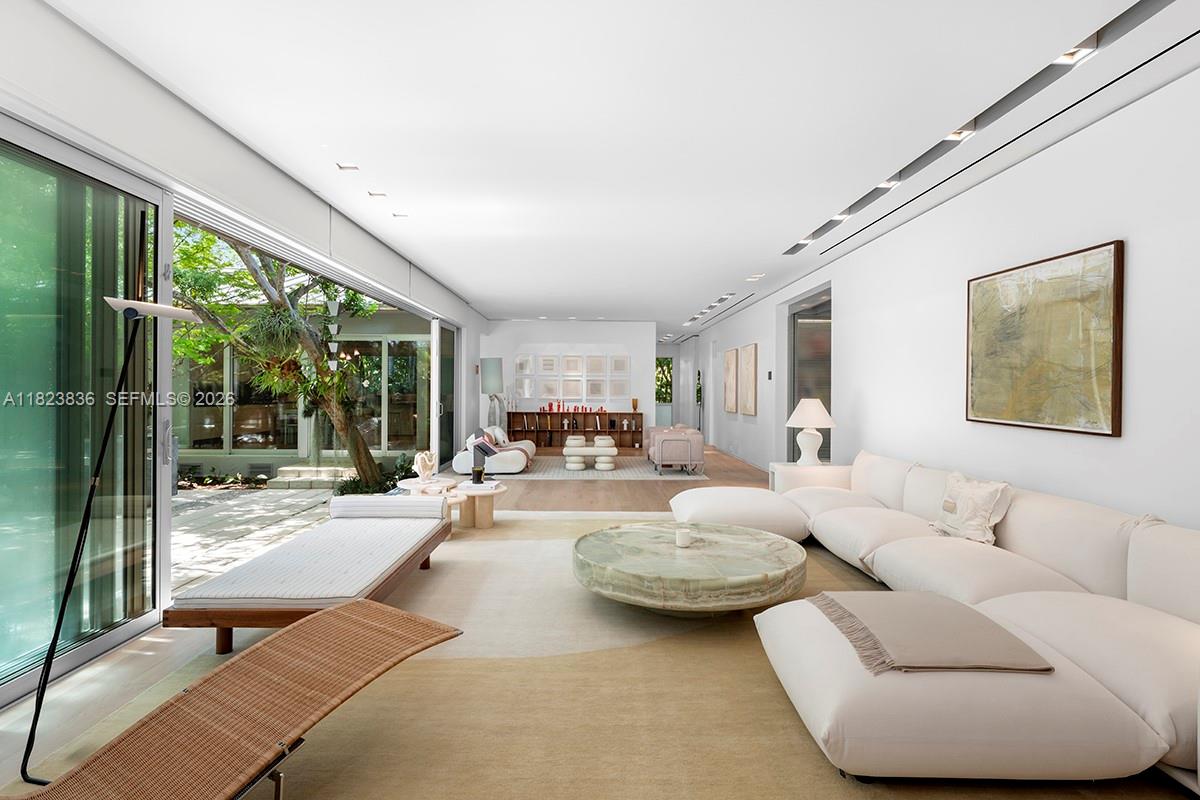 11 La Gorce Cir, Miami Beach FL 33141