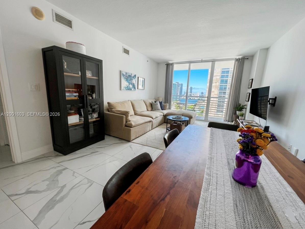 335 S Biscayne Blvd # 3300, Miami FL 33131