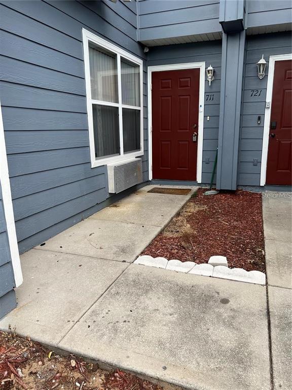 711 CARIBBEAN DRIVE Main Unit, DAVENPORT, FL — photo 2 of 17