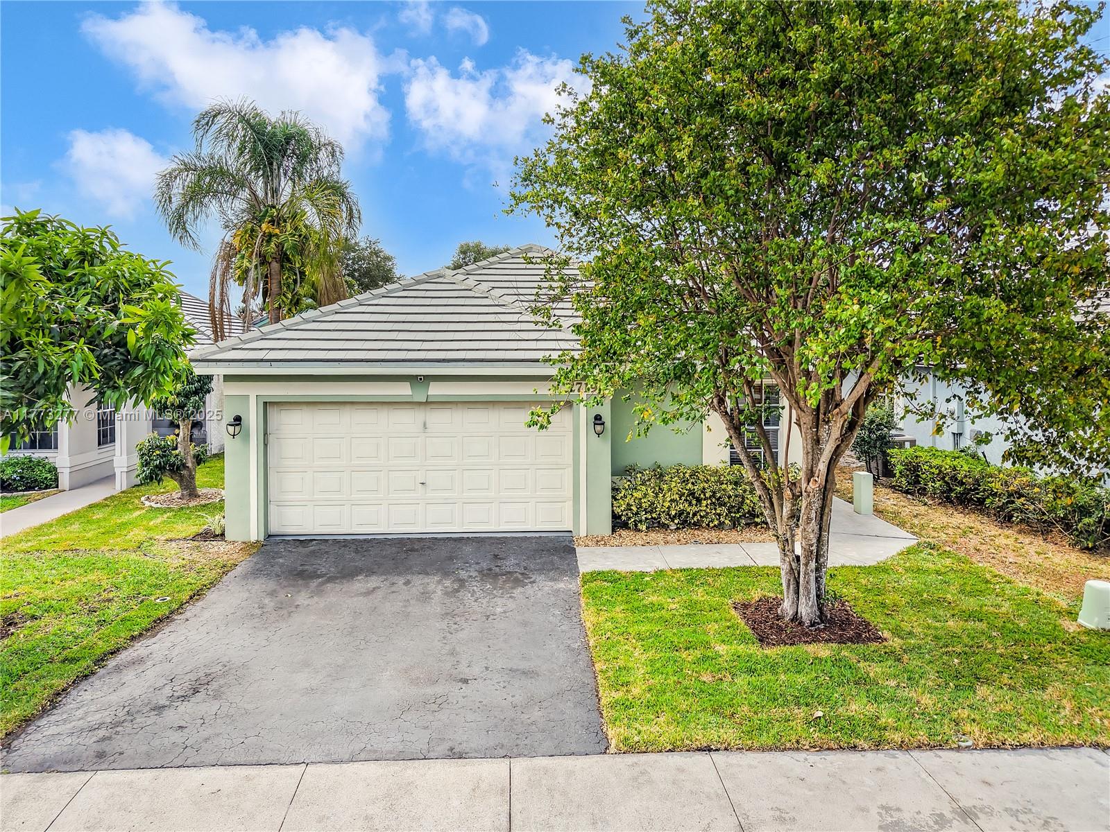2719 Arrowwood Ct, Davie FL 33328