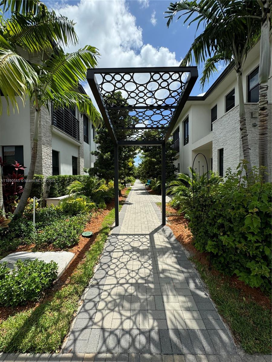 8283 NW 47th Ln, Doral FL 33166