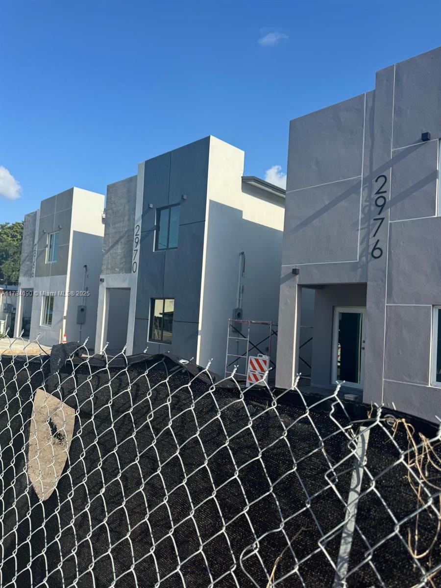 2980 NW 45th St, Miami FL 33142