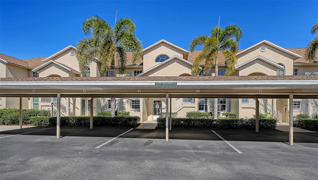 4205 CASTLEBRIDGE LANE UNIT 1112