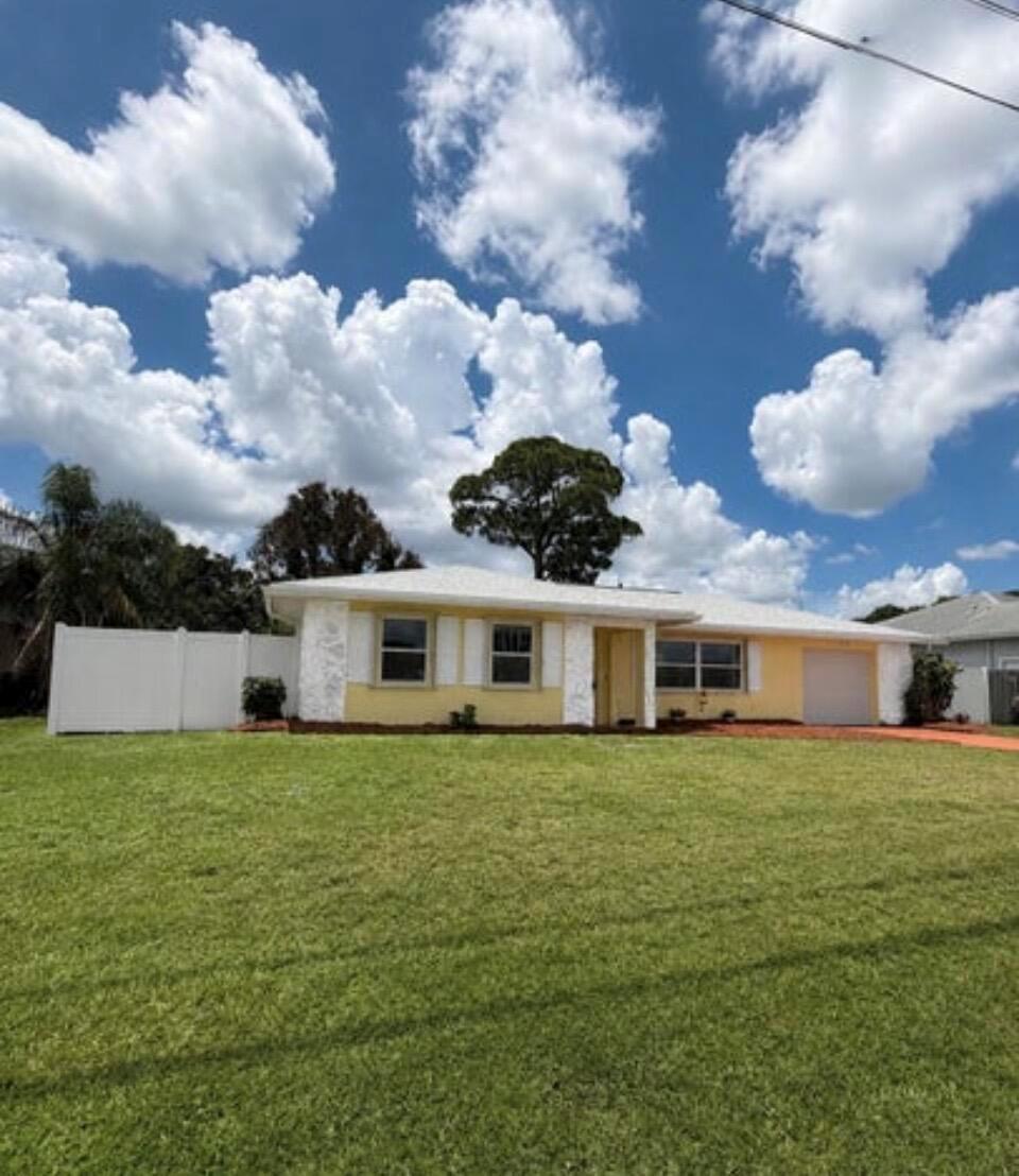 772 SE Thornhill Drive, Port St. Lucie FL 34983