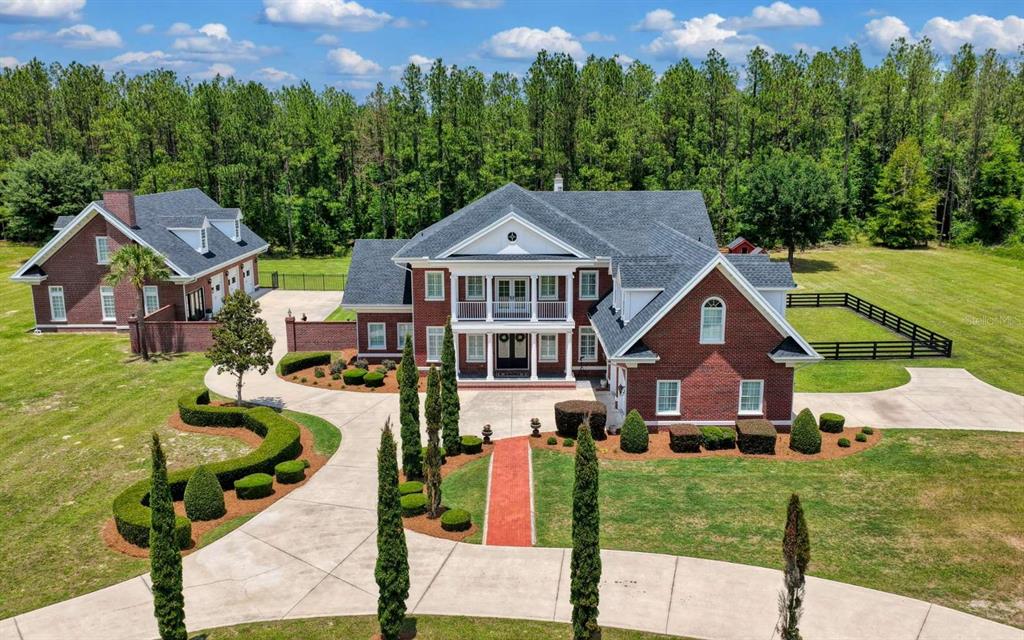 537 SW WINDSOR DRIVE