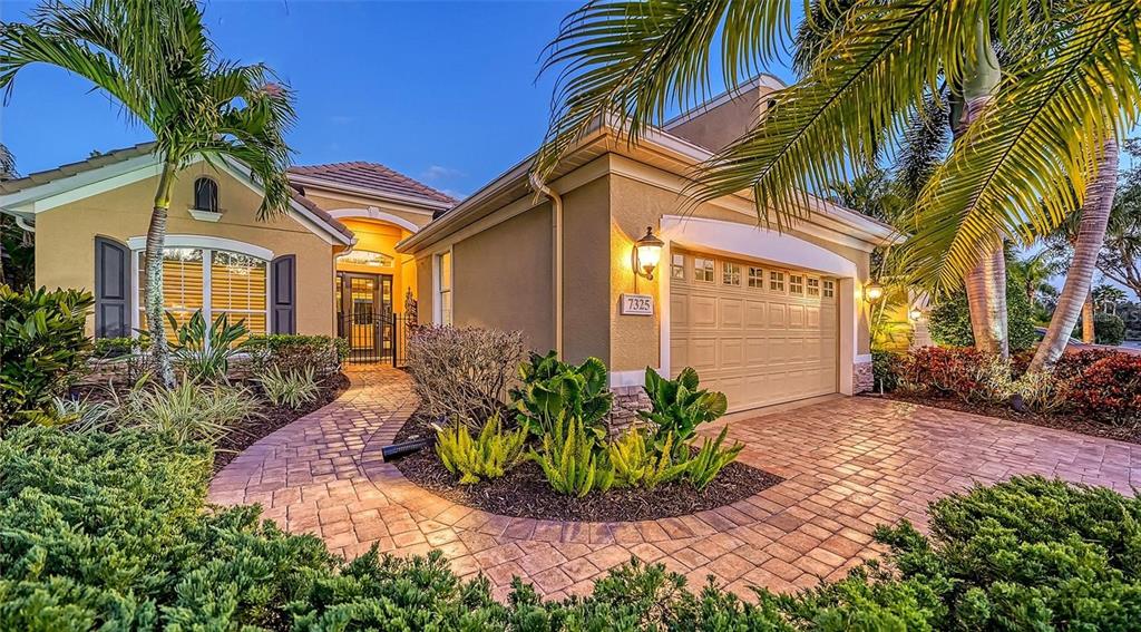 7325 LAKE FOREST GLEN