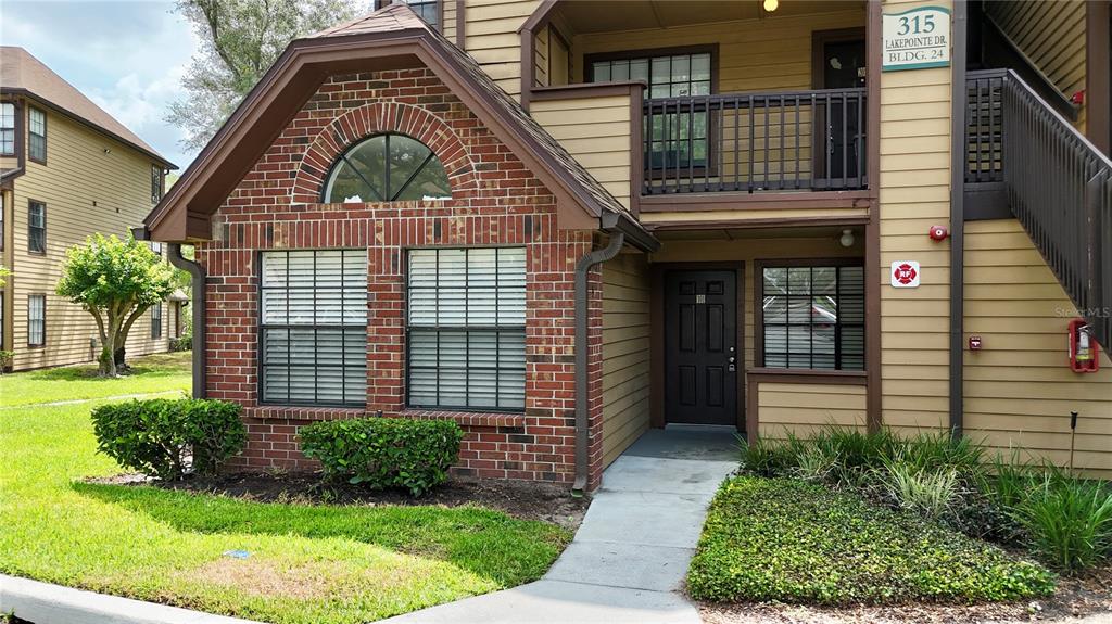 315 LAKEPOINTE DRIVE UNIT 101