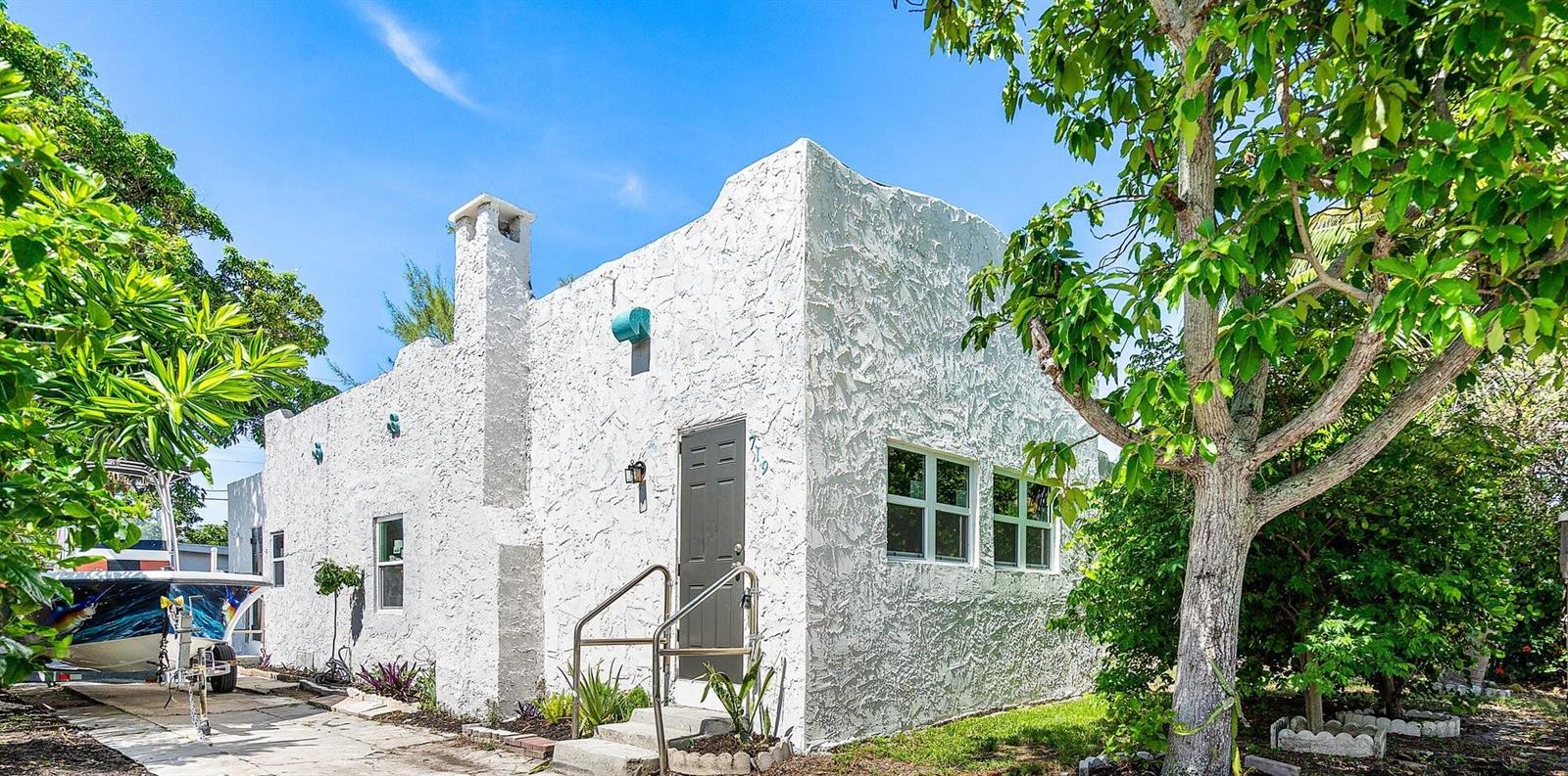 719 Briggs Street, West Palm Beach FL 33405