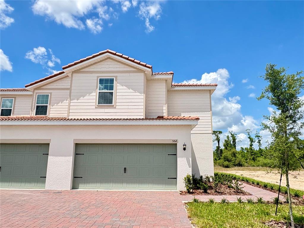 552 BAY LEAF DRIVE
