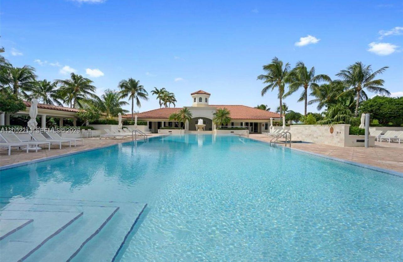 20000 E Country Club Dr # 906, Aventura FL 33180