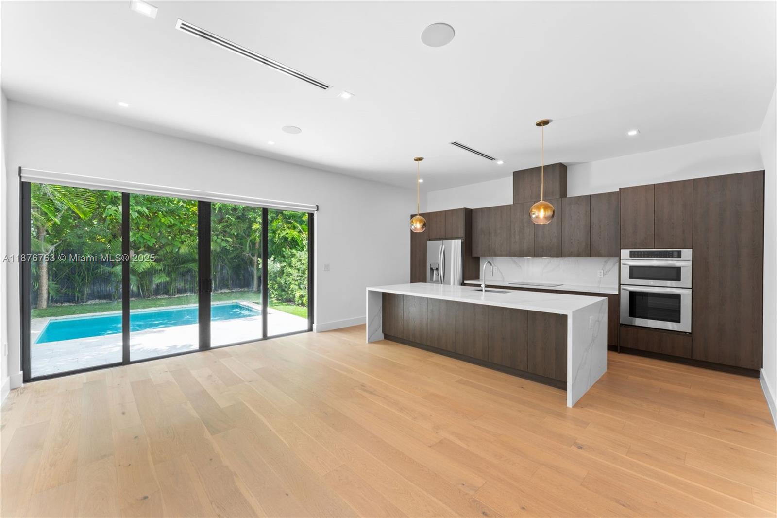 3132 Plaza St, Miami FL 33133