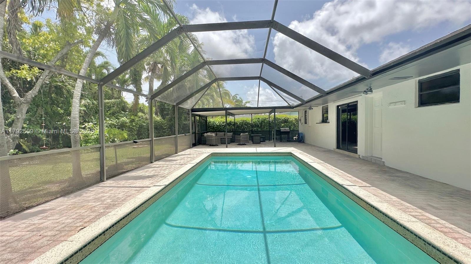 19241 SW 93rd Rd, Cutler Bay FL 33157