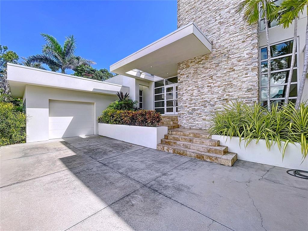 1347 HARBOR DRIVE, SARASOTA, FL — photo 4 of 30