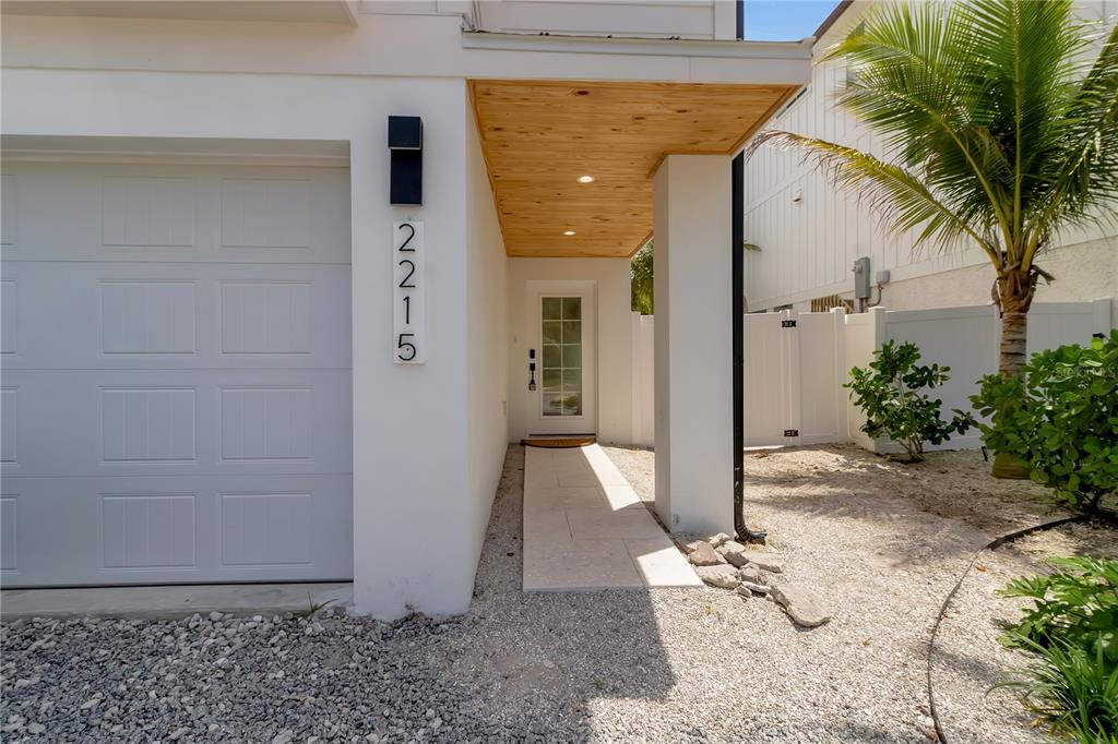 2215 AVENUE C, BRADENTON BEACH, FL — photo 4 of 30