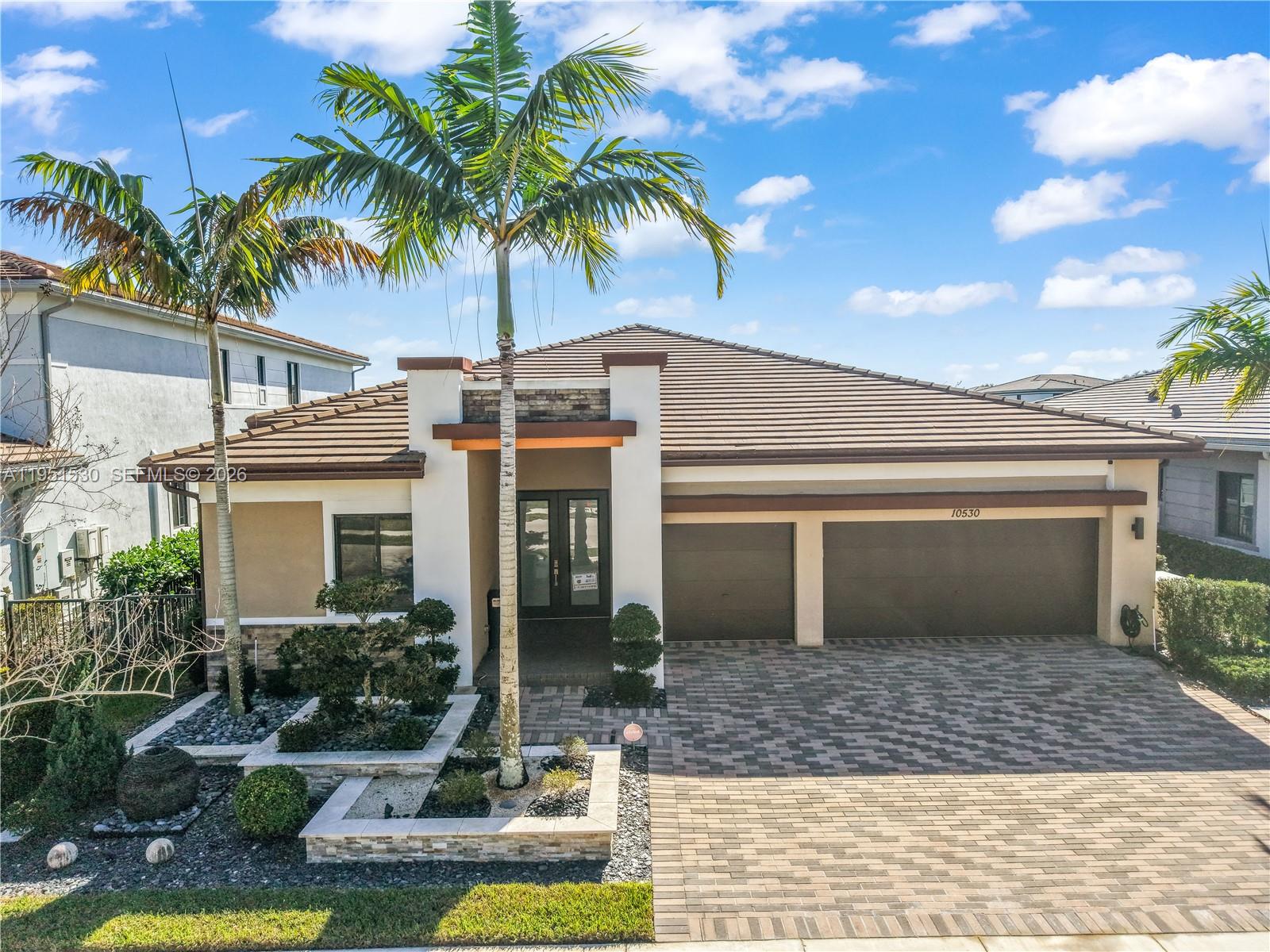 10530 S Lago Vista Cir, Parkland FL 33076