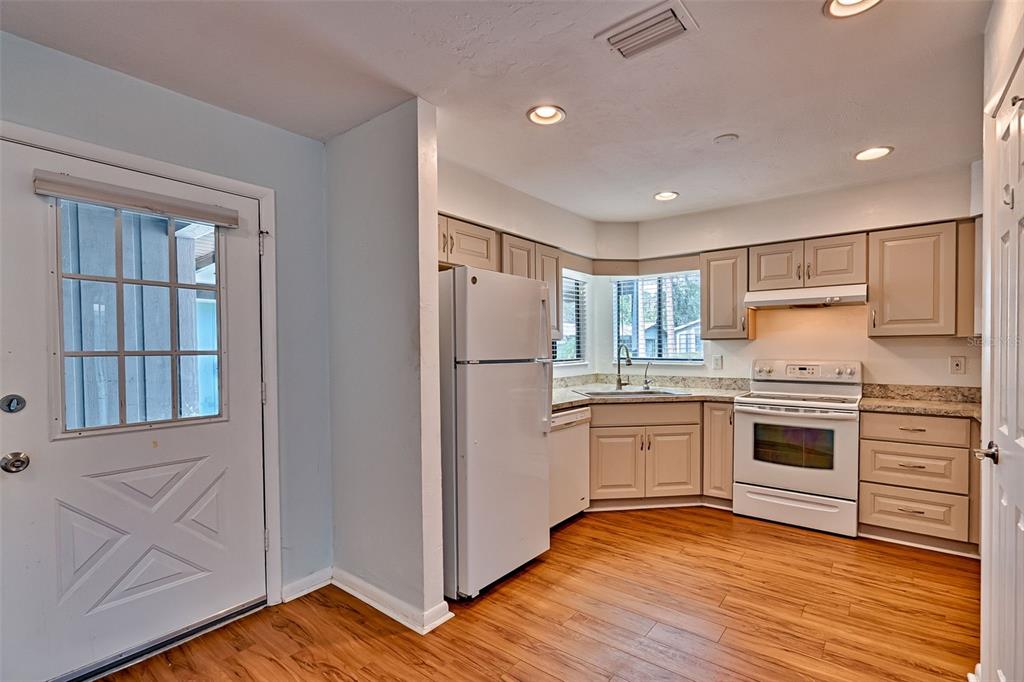 8786 NW 37TH CIRCLE, GAINESVILLE, FL — photo 3 of 27