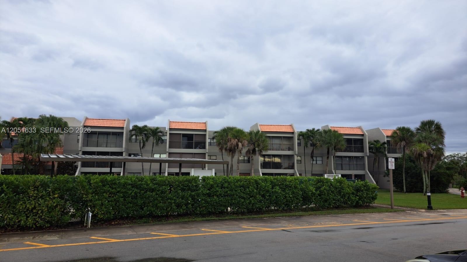 230 Lakeview Dr # 310, Weston FL 33326