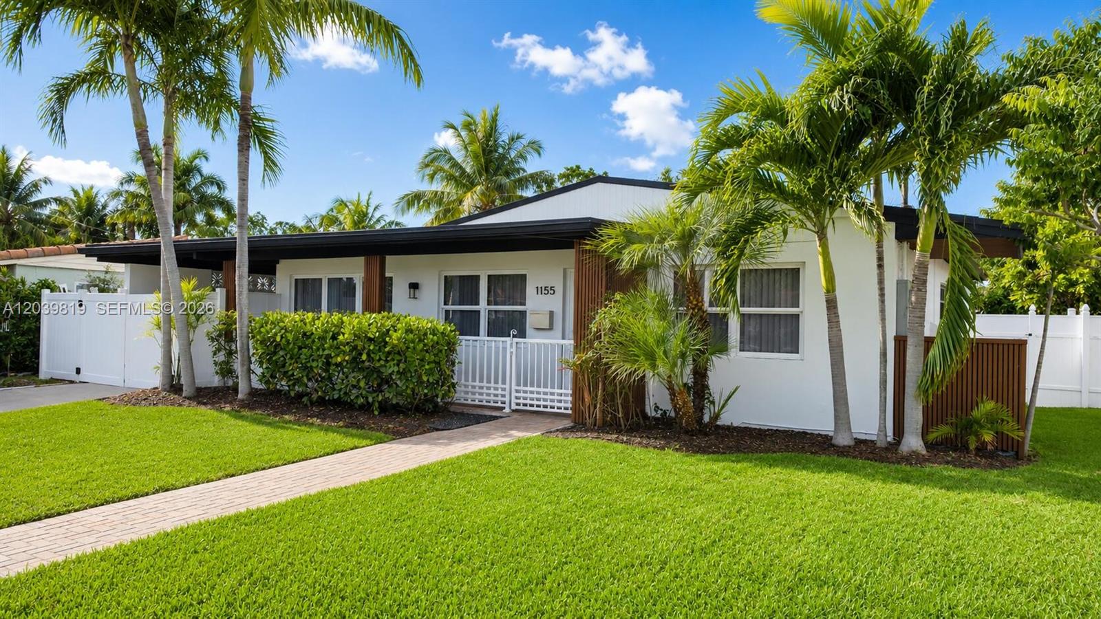 1155 Hayes St, Hollywood FL 33019