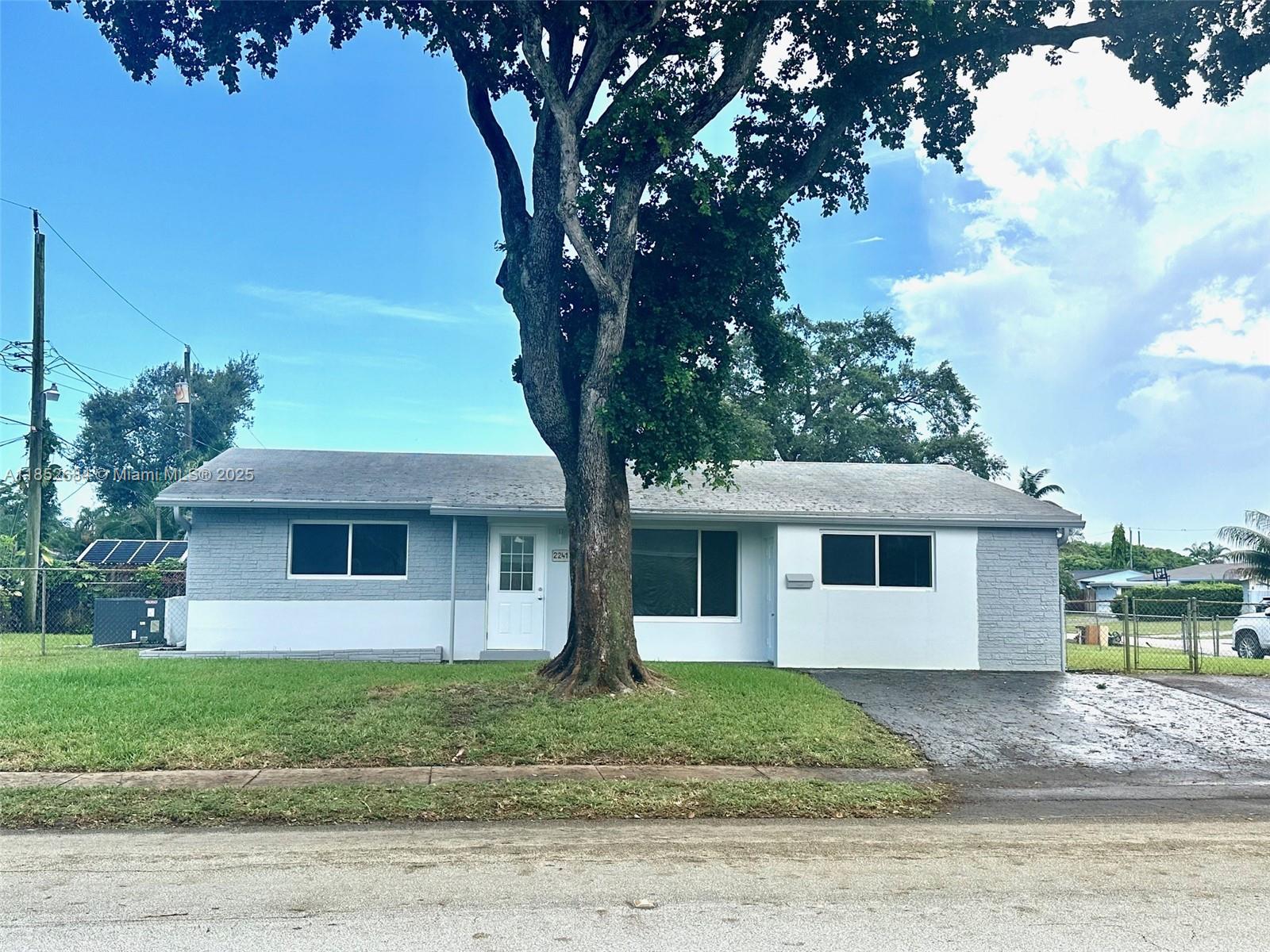 2241 N 57th Way, Hollywood FL 33021