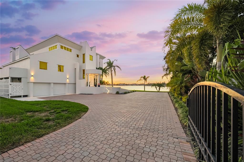 1400 SIESTA DRIVE, SARASOTA, FL — photo 3 of 30