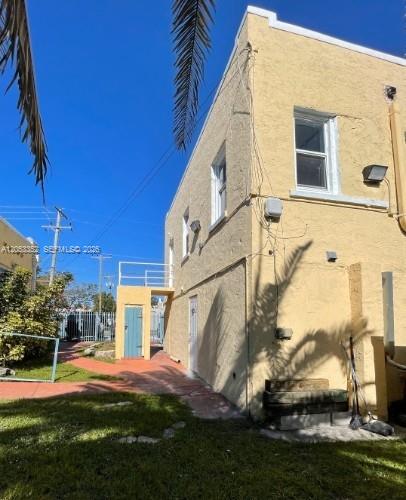 101 SE 2nd St # 2, Dania Beach FL 33004