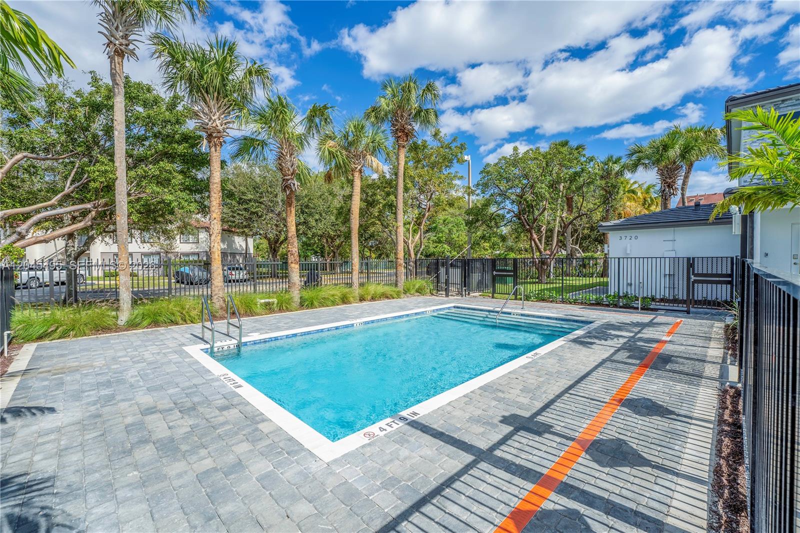 5125 SW 37th St, Pembroke Park FL 33023