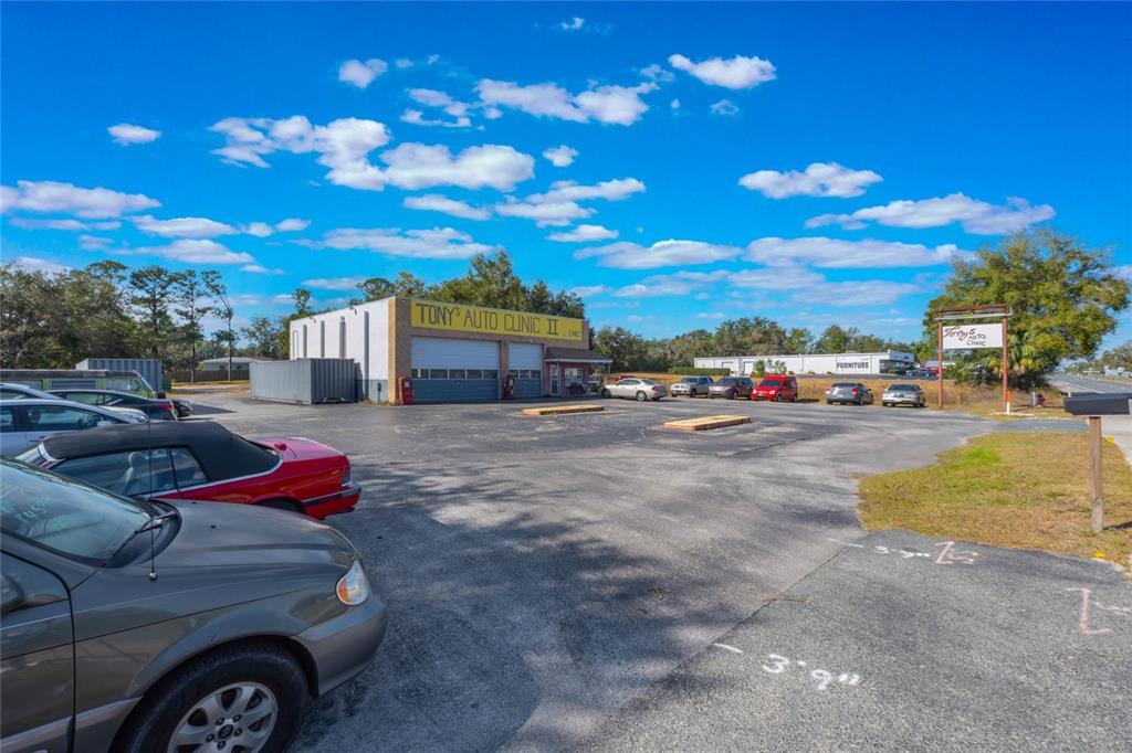An exterior view of Tony's Auto Clinic II with a large parking lot in front — 3190 S FLORIDA AVENUE, INVERNESS, FL