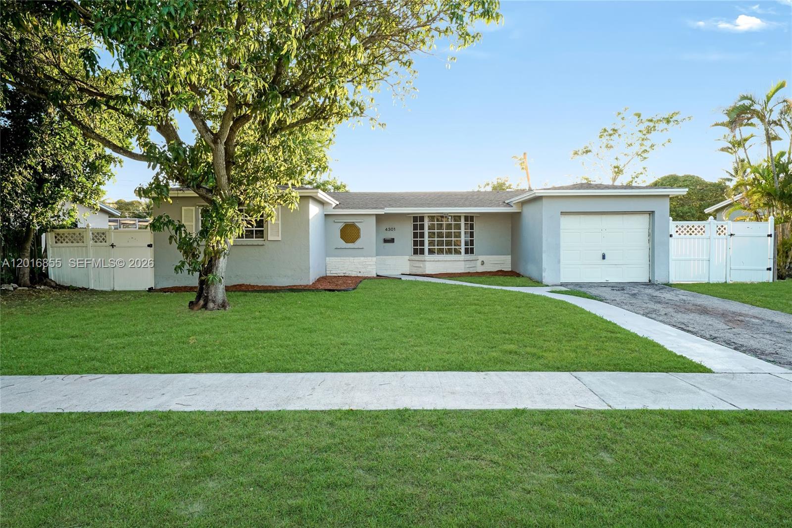 4301 NW 35th Ave, Lauderdale Lakes FL 33309