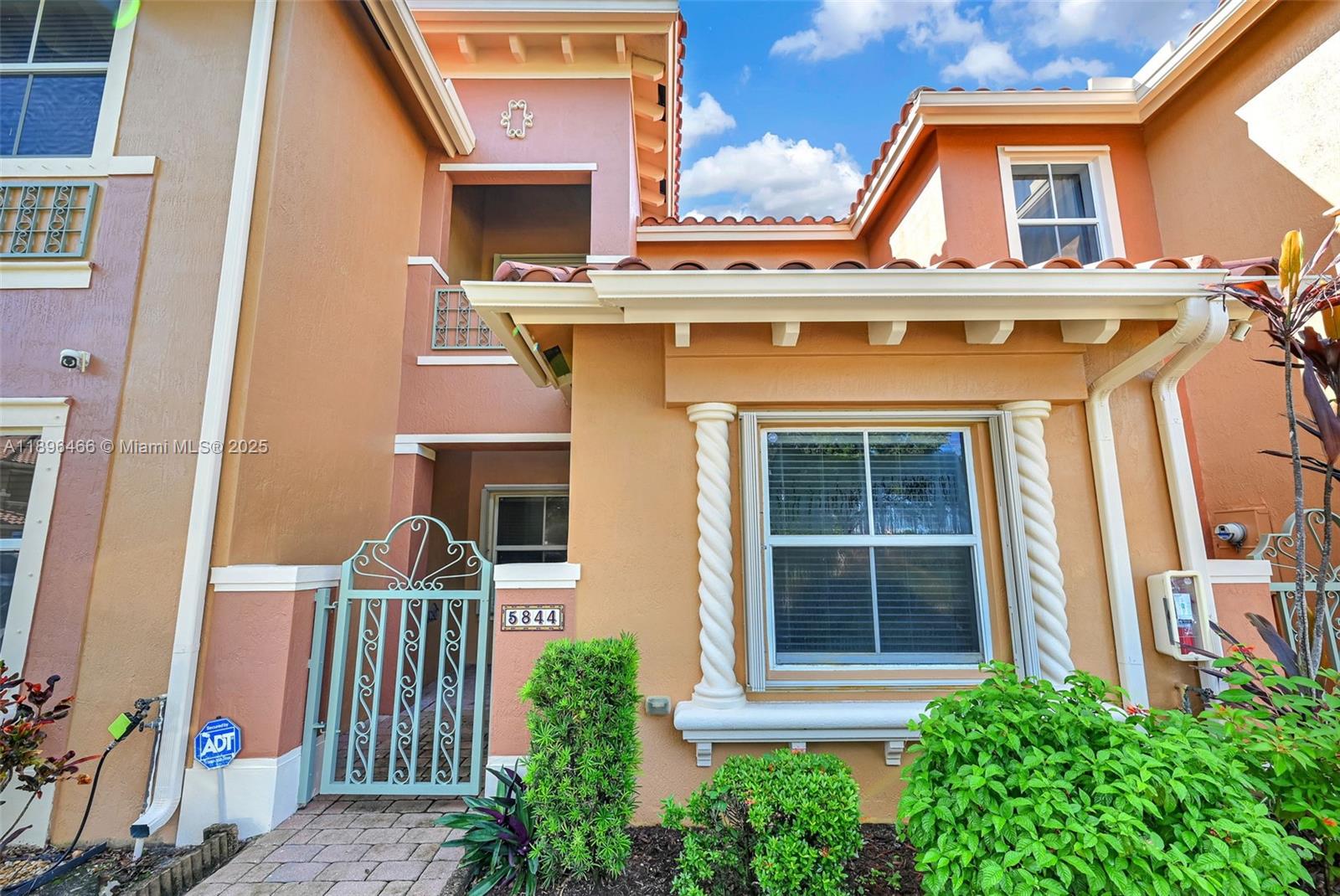 5844 Siena Ln, Hollywood FL 33021