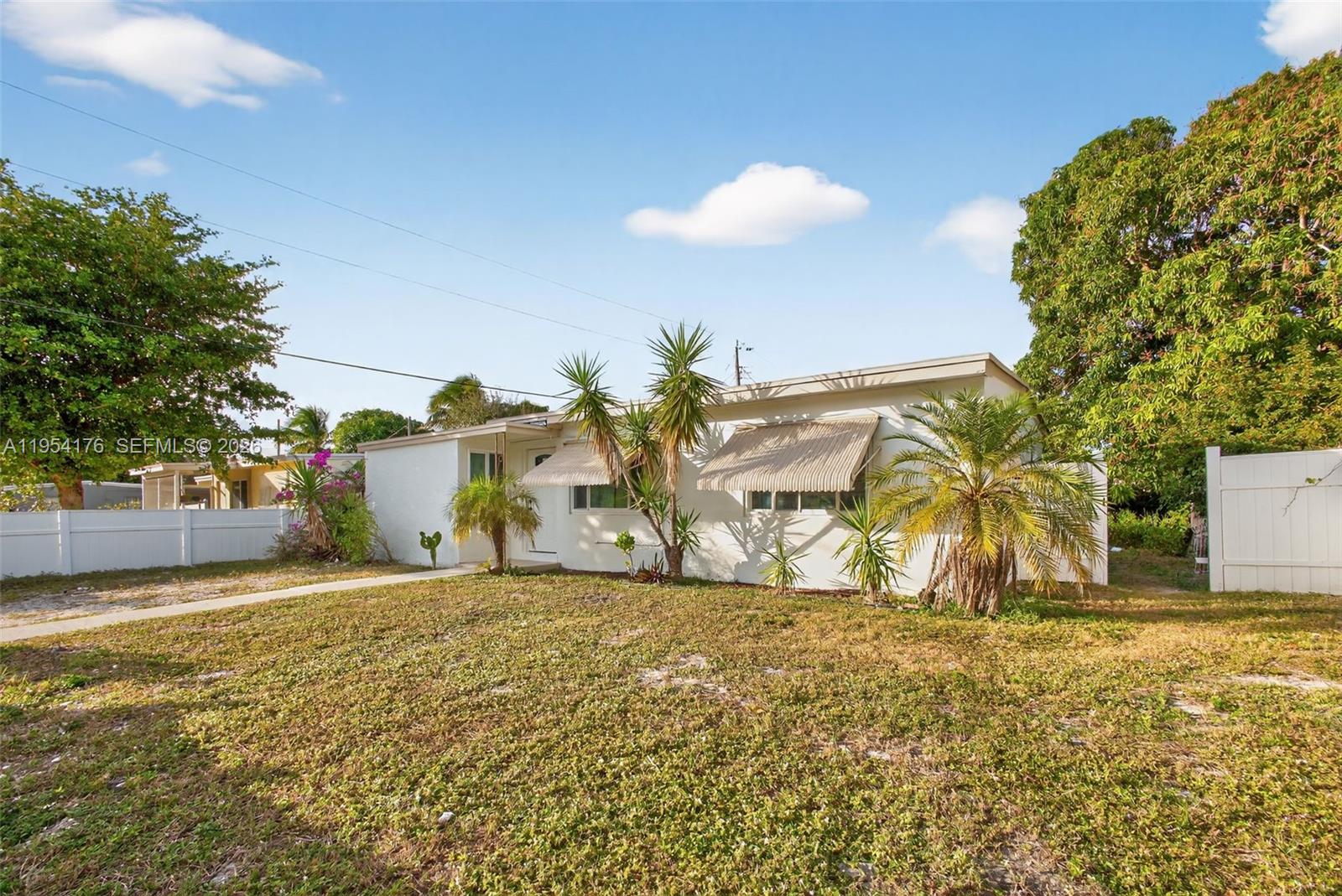 171 Tulip Tree Dr, Lake Worth FL 33462