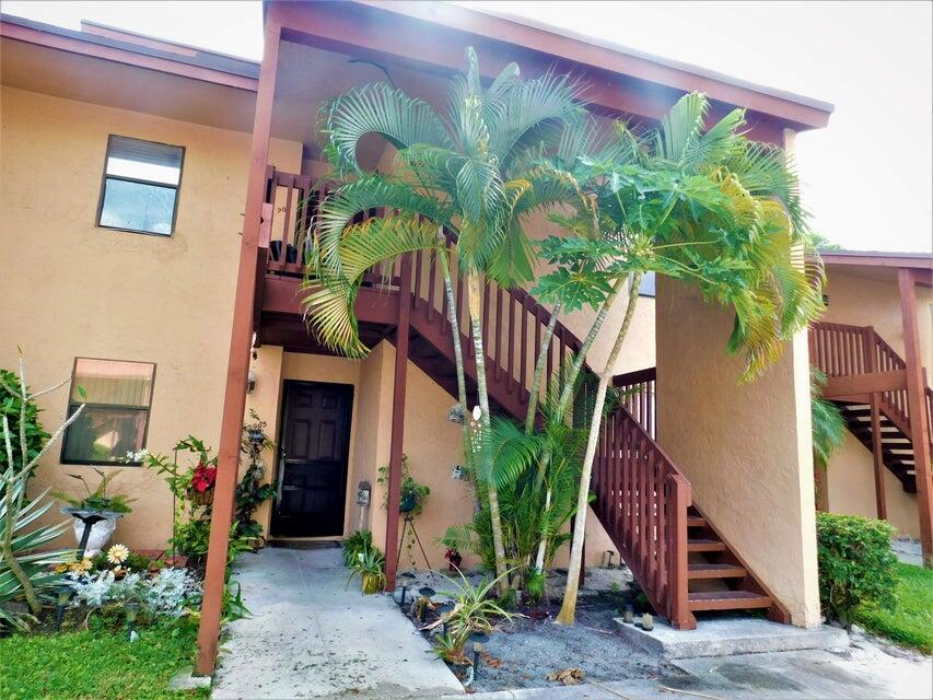 902 Lakeview Circle, Royal Palm Beach FL 33411