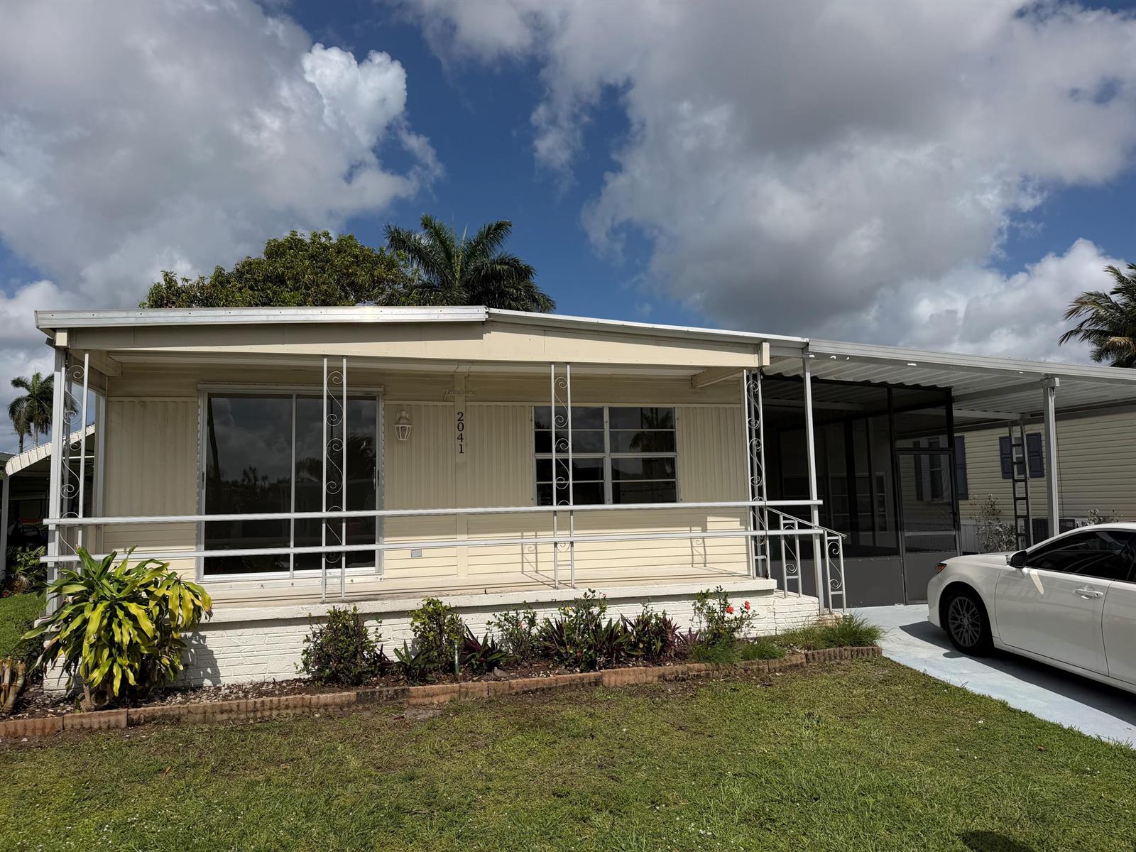 2041 SW 84th Avenue, Davie FL 33324
