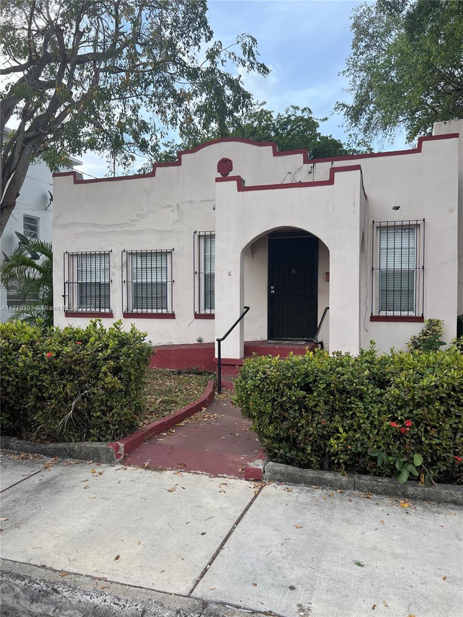 1922 SW 3rd St, Miami FL 33135