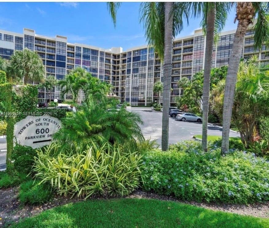 A spacious lobby features marble floors, a recessed display niche, and a security desk — 600 Parkview Dr # 717, Hallandale Beach FL 33009, HALLANDALE BEACH, FL