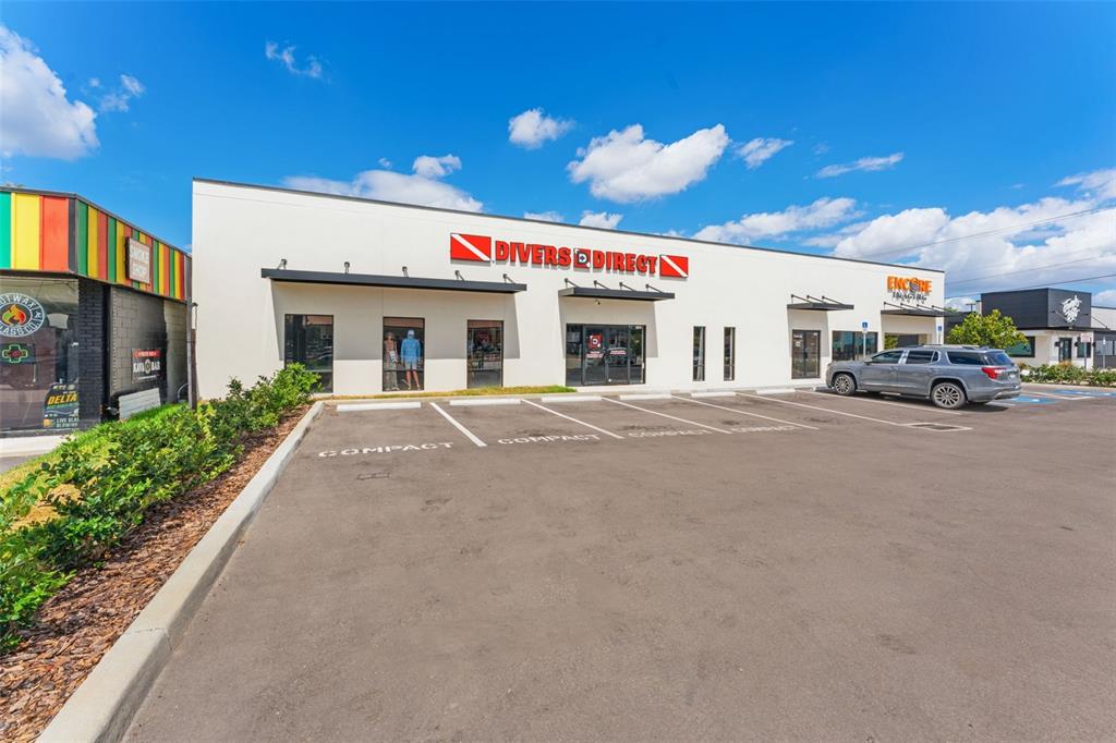 A commercial building with a Divers Direct storefront and a parking lot in front — 418 N DALE MABRY HIGHWAY, TAMPA, FL