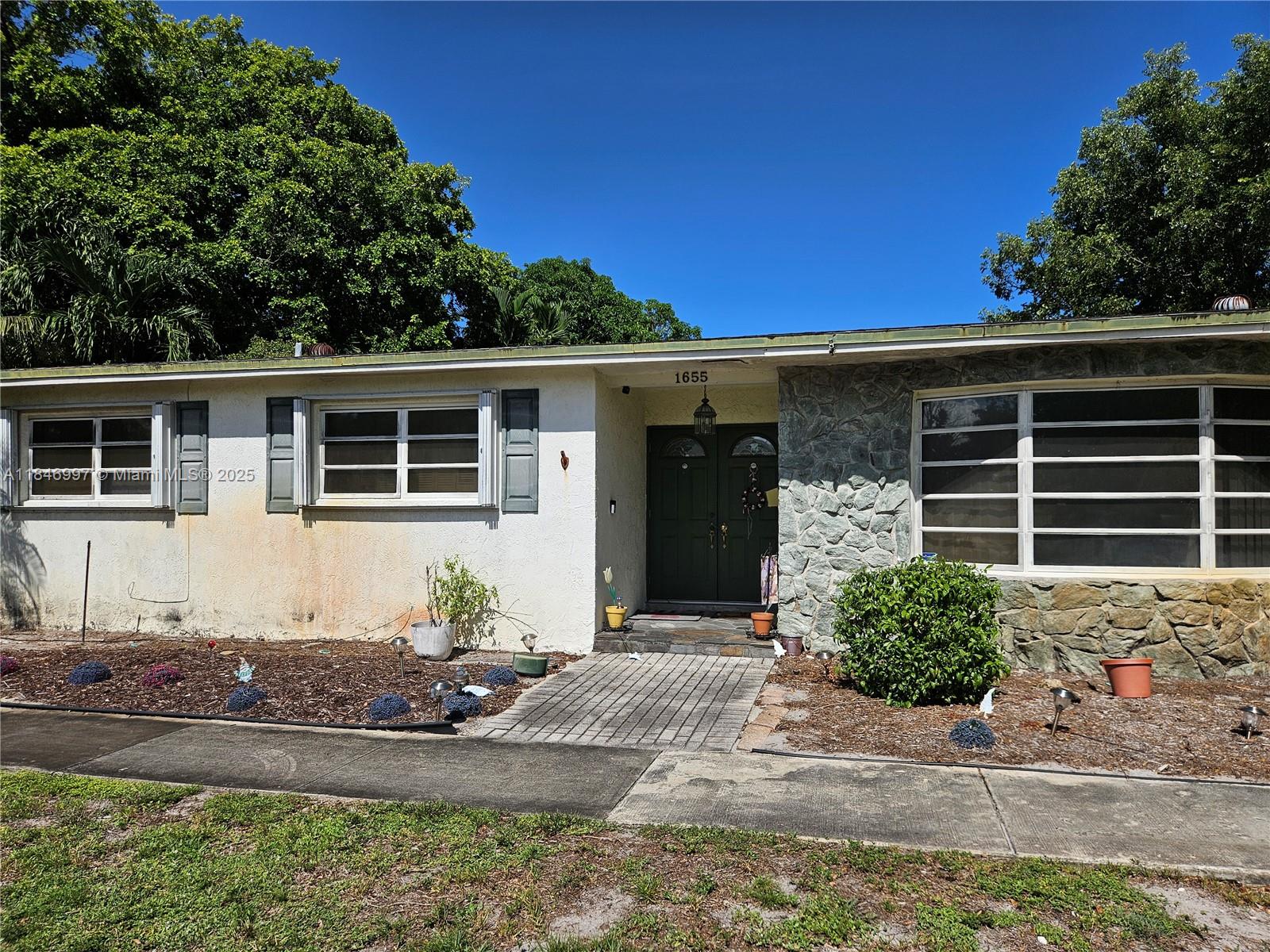1655 N 50th Ave, Hollywood FL 33021