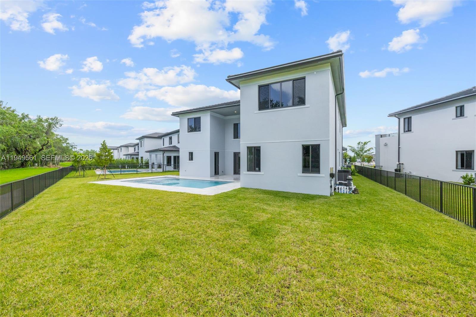 19749 NE 16th Pl # 19749, Miami FL 33179
